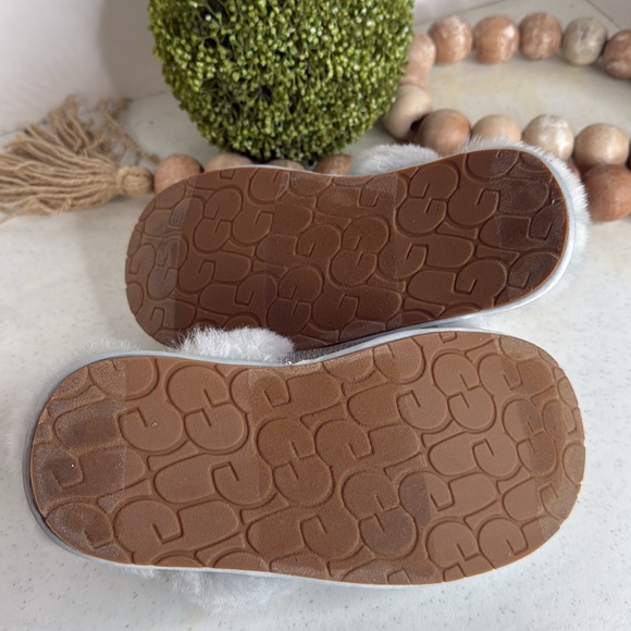 UGG
SCUFFETTE MIRROR BALL - Slippers - silver Sz 5 - Picture 4 of 9